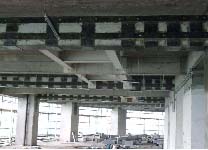 港运大厦改造主楼梁粘钢加固施工2010.8.6
